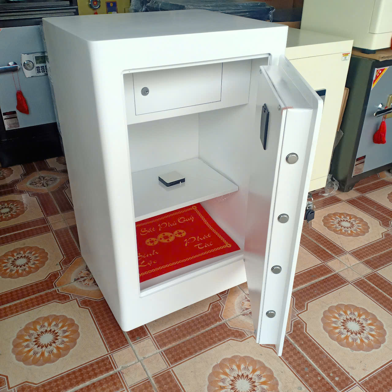 Két Sắt Vân Tay Điện Tử BN820 – VTDT, Trắng, Việt Tiệp, Nặng 100kg, Két Sắt Bắc Ninh, Két Sắt Việt Tiệp Bắc Ninh.