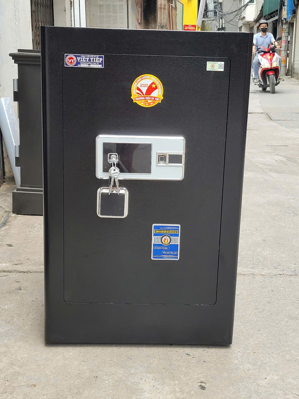 Két Sắt Vân Tay Điện Tử BN820 – VTDT, Trắng, Việt Tiệp, Nặng 100kg, Két Sắt Bắc Ninh, Két Sắt Việt Tiệp Bắc Ninh.